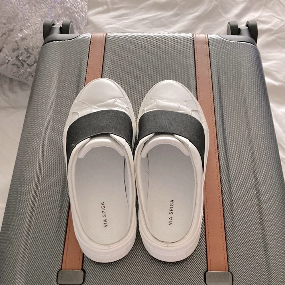 Vía Spiga slip on sneakers